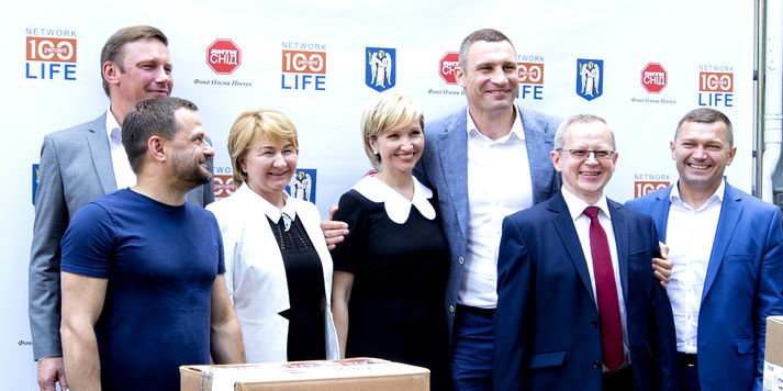 Виталий Кличко и Елена Пинчук на брифинге, посвященном началу лечения долутегравиром | Фонд Елены Пинчук