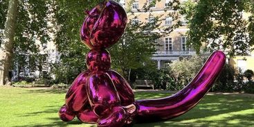 Koons sculpture BALLOON MONKEY (MAGENTA), presented by Victor and Elena Pinchuk, sold at CHRISTIE'S auction