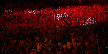 350 тысяч голосов спели в Харькове «Life must go on!» вместе с Queen + Paul Rodgers! | Фонд Елены Пинчук