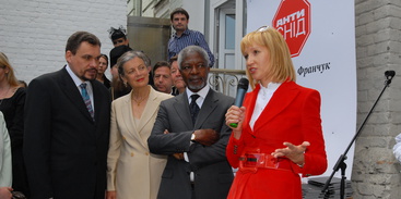 UN Secretary-General Kofi Annan addressed with the message to the ANTI-AIDS campaign in Ukraine / Elena Pinchuk Foundation