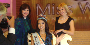 Мисс Мира принимает участие в украинском дефиле Love Fashion AID / Фонд Олени Пінчук