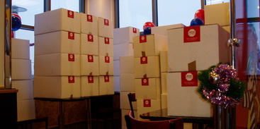 HIV-positive kids received a tonne of New Year gifts from 4 thousands Santa Clauses / Elena Pinchuk Foundation