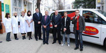 Five mobile clinics is vital present for HIV-positive children / Elena Pinchuk Foundation