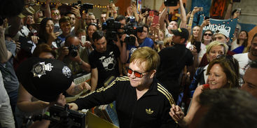 Elton John wrote a letter to Ukrainians on the World AIDS Day / Elena Pinchuk Foundation