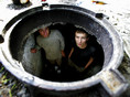Одесса, 21 августа 2005 г.
Два уличных парня в канализационном колодце. Многие из этих детей – ВИЧ-позитивные.